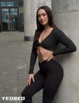 YEOREO Kyla Women Crop Top Long Sleeve V Neck Padded Sports Low Medium Impact Yoga Shirt Workout Black S
