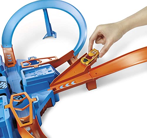 Hot Wheels Toy Car Track Set, Criss Cross Crash with 1:64 Scale Vehicle, Powered by a Motorized Booster [Amazon Exclusive]