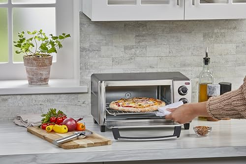 BLACK+DECKER 4-Slice Convection Oven, Stainless Steel, Curved Interior fits a 9 inch Pizza, TO1313SBD