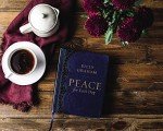 Daily Devotions: Peace for Each Day, Large Print