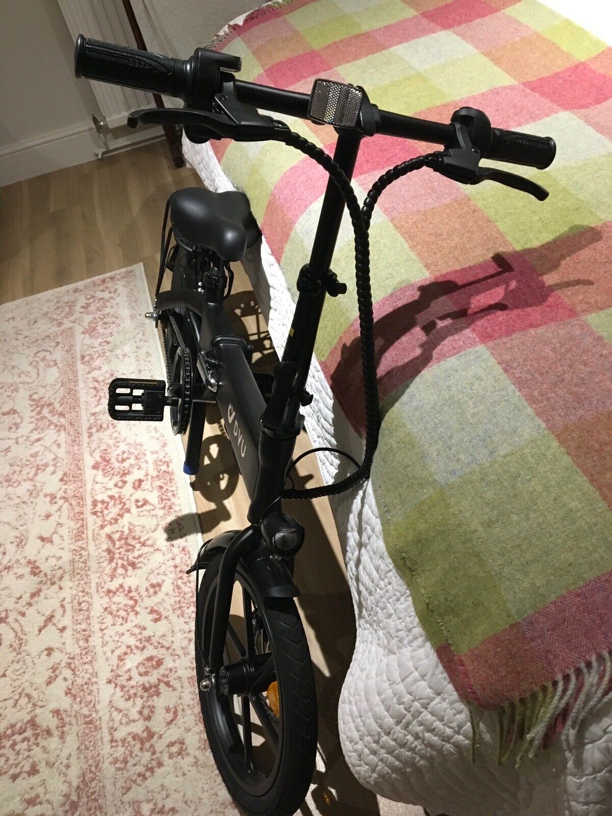 Folding electric bikes