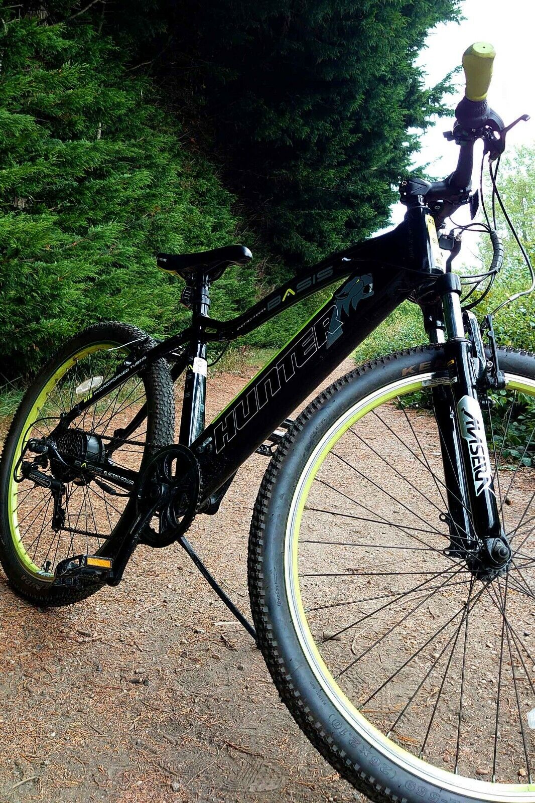 e-MTB Electric Mountain Bike - Basis Hunter Integrated Battery