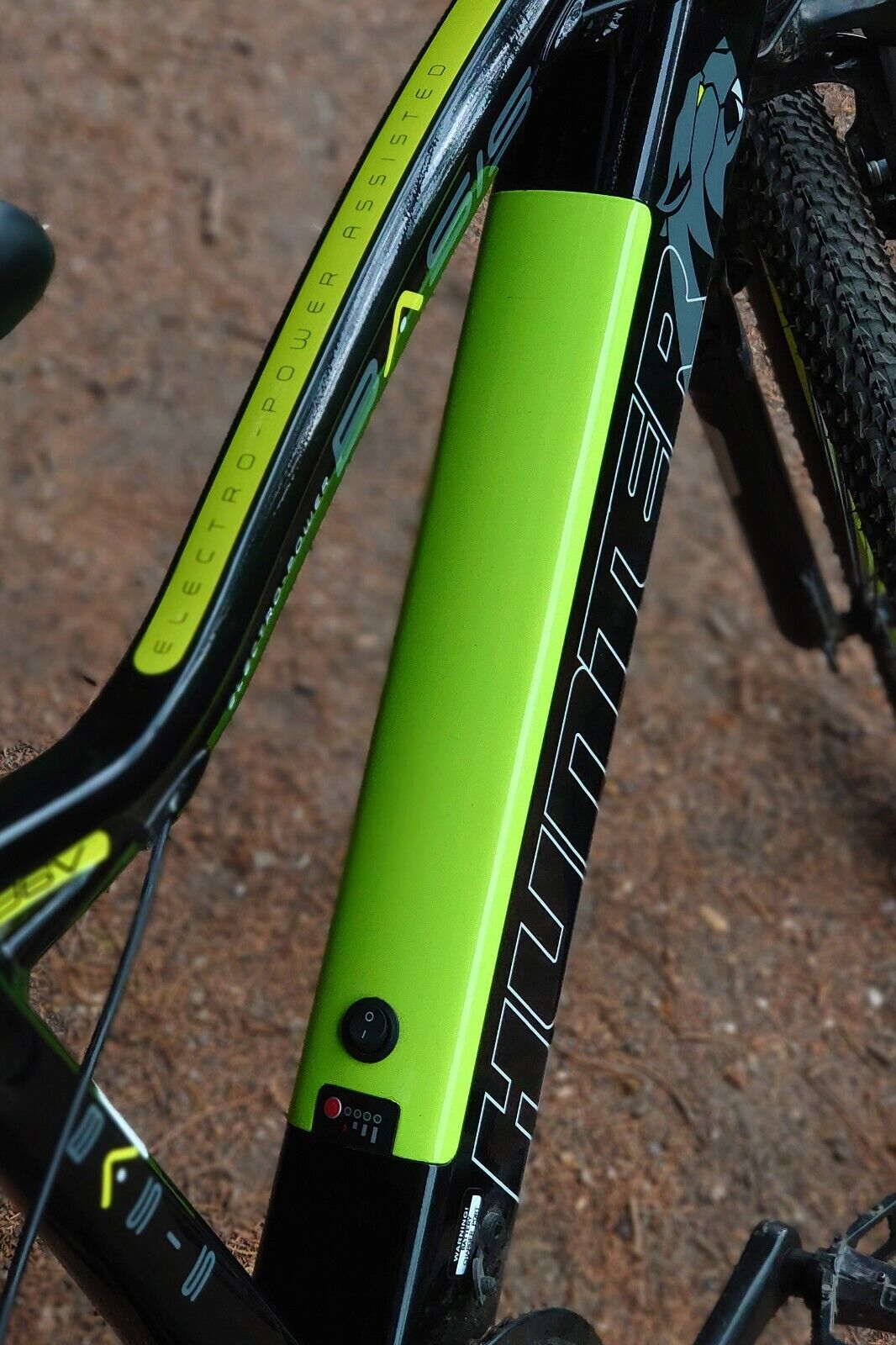 e-MTB Electric Mountain Bike - Basis Hunter Integrated Battery