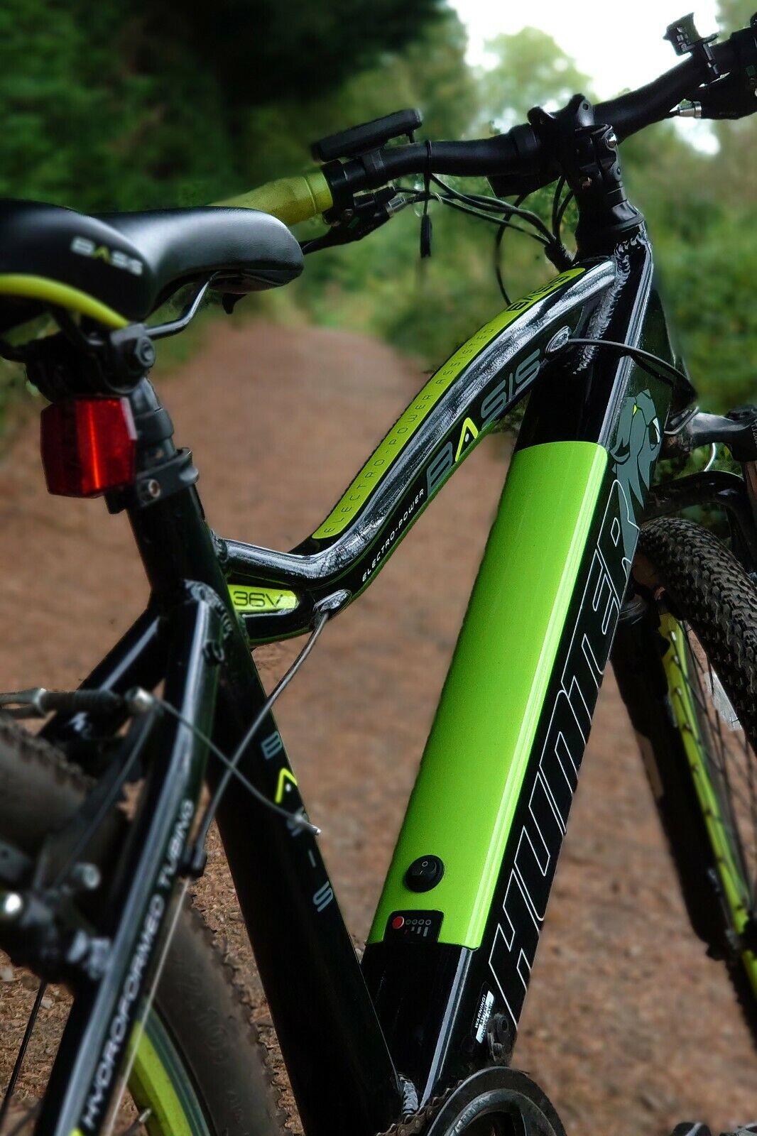 e-MTB Electric Mountain Bike - Basis Hunter Integrated Battery