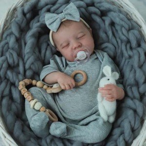 Realistic 18 Inch Reborn Baby Girl Doll