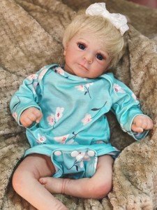 17.32-Inch Felicia Lifelike Reborn Baby Doll
