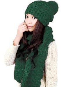 Cozy Women's Knitted Beanie and Scarf Set (Green)