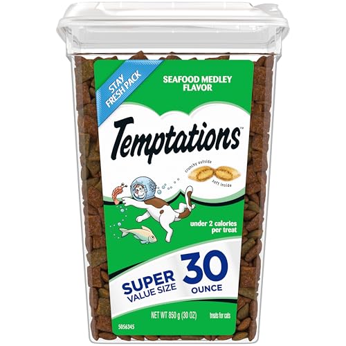 TEMPTATIONS Classic Crunchy and Soft Cat Treats Seafood Medley Flavor, 30 oz. Tub