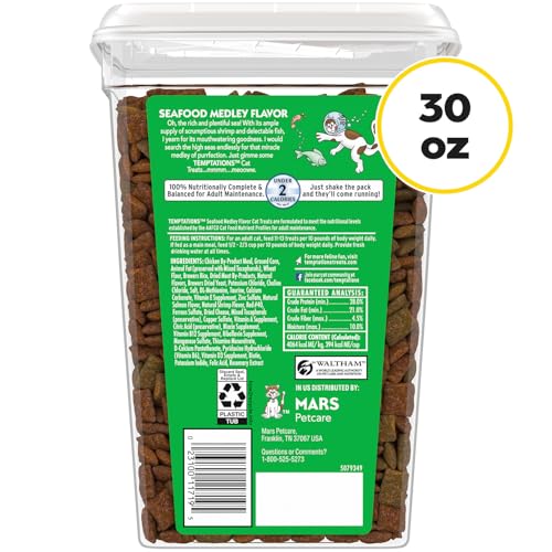 TEMPTATIONS Classic Crunchy and Soft Cat Treats Seafood Medley Flavor, 30 oz. Tub