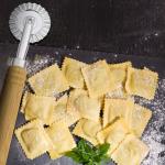 Zinc Alloy Pasta Cutter Wheel with Wooden Handle