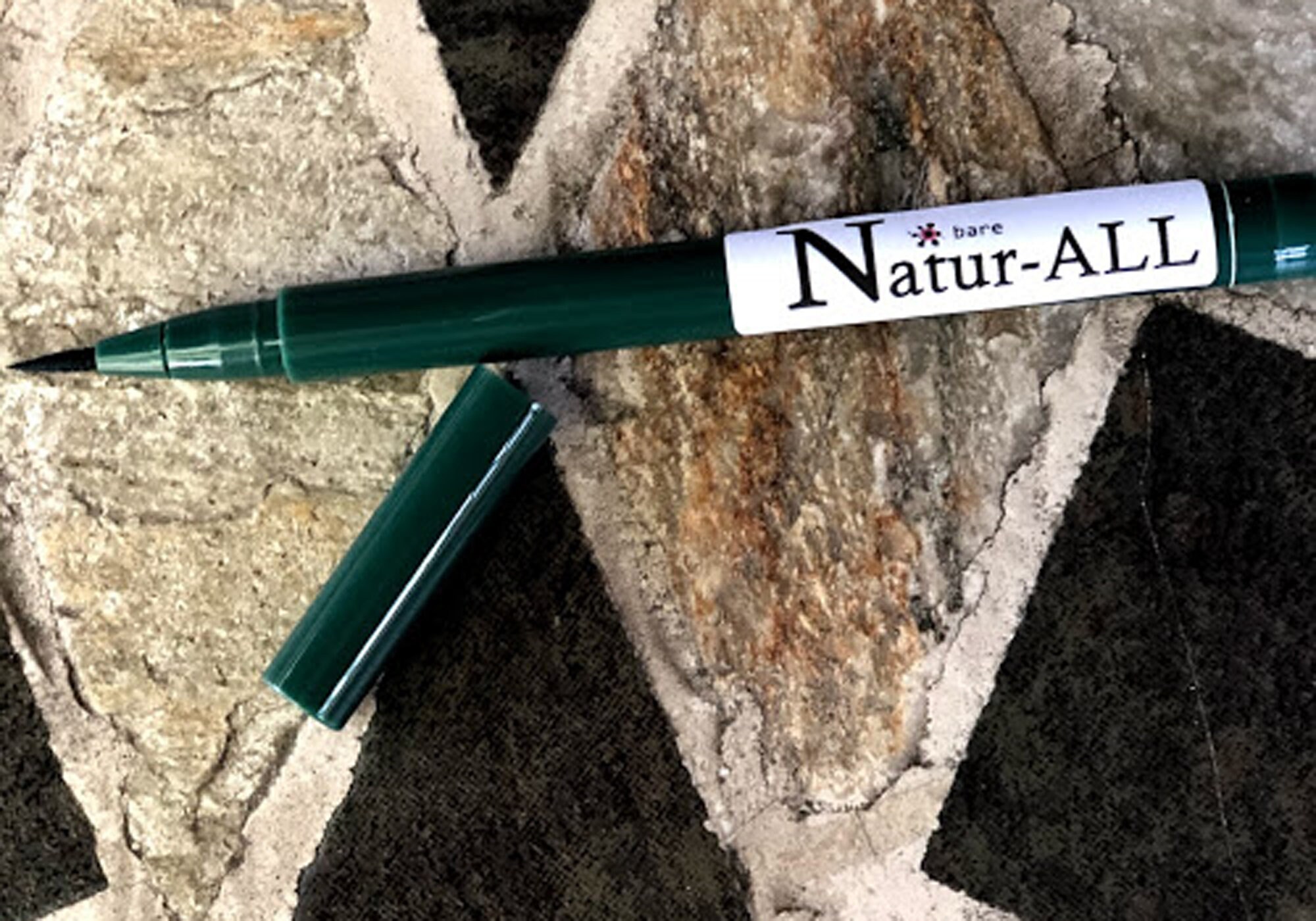 Green Organic Liquid Eyeliner for Sensitive Eyes