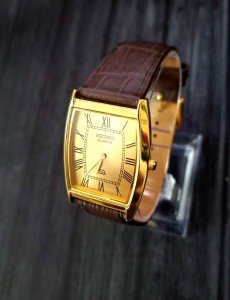 Vintage Men's Gold Tank Watch with Satin Dial