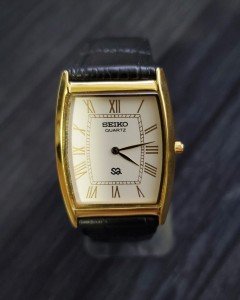 Classic Men's Vintage Gold & Black Tank Watch