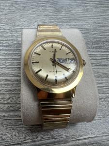 1978 Timex Day-Date Mechanical Men's Gold Watch