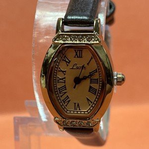 Rose Gold Quartz Watch with Roman Numerals