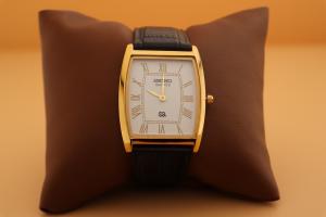 Vintage Seiko Slim Quartz Men's Watch with Strap