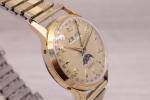 Vintage Zodiac Men’s Moonphase Gold Tone Watch
