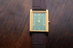 Vintage Seiko Quartz Slim Tank Men's Watch Green Dial