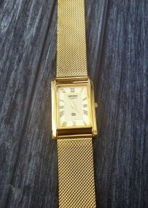 Vintage Tank Watch with Champagne Dial & Milanese Band