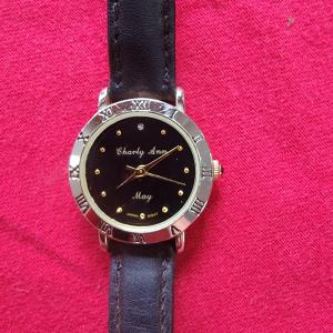 Vintage Women's Quartz Watch with Leather Strap