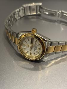 Seiko 5 Vintage 21 Jewels Women's Watch
