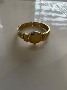 Gucci Women's Vintage Watch - Timeless Elegance