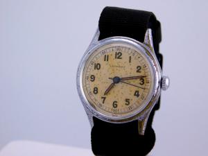 VINTAGE LEONIDAS MILITARY STYLE 17J SWISS MENS WRISTWATCH SERVICED RARE C.1940s