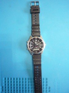 Casio Men's Vintage 320R Dive Watch Black Face