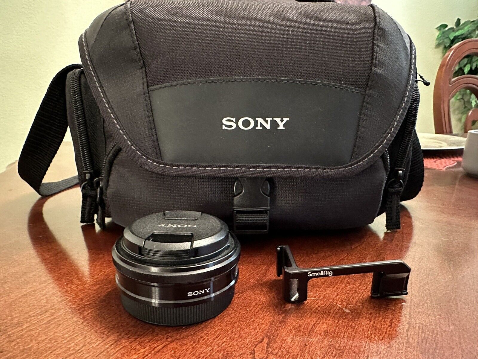 Sony E-Mount 20mm F2.8 Lens Bundle