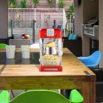 Great Northern Red Pop Pup Popcorn Machine