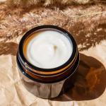 1oz Amber Glass Jar with Black Lid and Spatula