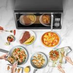 Compact 0.7 Cu. Ft. Microwave Oven with Turntable