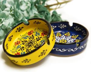 Ashtray Set Cigarette Ash Tray for Indoor Outdoor Use Ash Holder for Smokers Desktop Smoking Ash Tray - Home Office Decoration Hand-Paint Ceramic Cigar Ashtrays (2 pcs Large - Yellow and Blue)