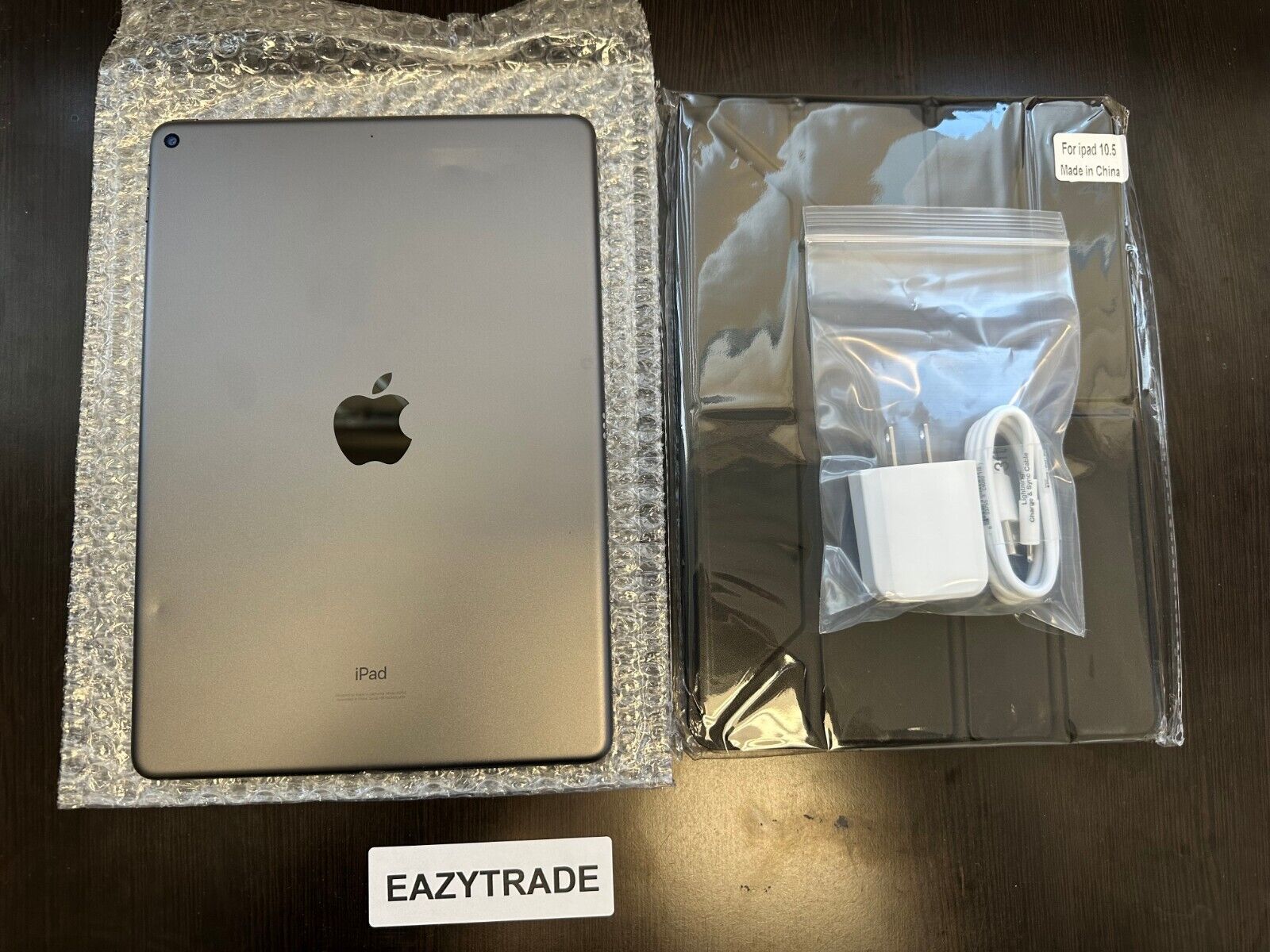 Apple iPad Air 3rd Gen 64GB Wi-Fi Bundle