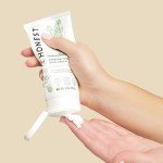 The Honest Company Hypoallergenic Diaper Rash Cream | Moisturizing + Calming Zinc Oxide Ointment | NEA Recognized, Cruelty Free | 2.5 oz