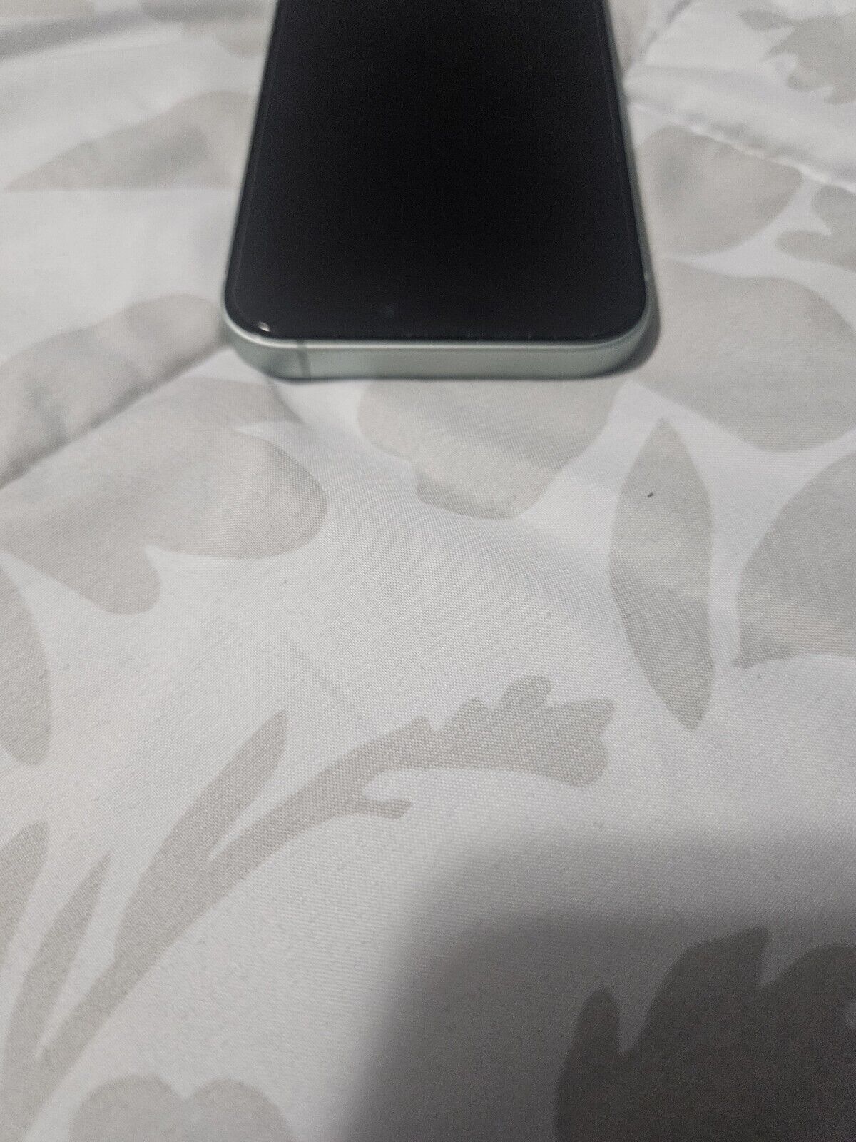 Unlocked Green iPhone 15 - 128GB Storage