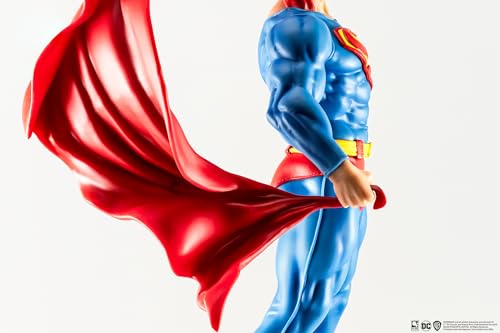Superman Classic Version 1:8 Scale Figurine DC Heroes