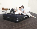 Bestway Aeroluxe Airbed, Luftbett mit eingebauter Elektropumpe, Queensize 203x152x46 cm