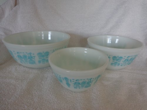 Vintage Pyrex 1050s Set of Three Butterprint Nesting Mixing Batter Bowls White with Teal - 1 1/2 Pint (401), 1 1/2 Quart (402), 2 1/2 Quart (403)