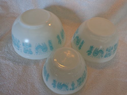 Vintage Pyrex 1050s Set of Three Butterprint Nesting Mixing Batter Bowls White with Teal - 1 1/2 Pint (401), 1 1/2 Quart (402), 2 1/2 Quart (403)
