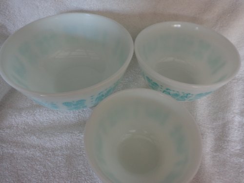 Vintage Pyrex 1050s Set of Three Butterprint Nesting Mixing Batter Bowls White with Teal - 1 1/2 Pint (401), 1 1/2 Quart (402), 2 1/2 Quart (403)