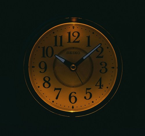 Seiko KR888S Seiko Alarm Clock, Automatic Illumination, Analog, Visible at Night, Silver, Metallic