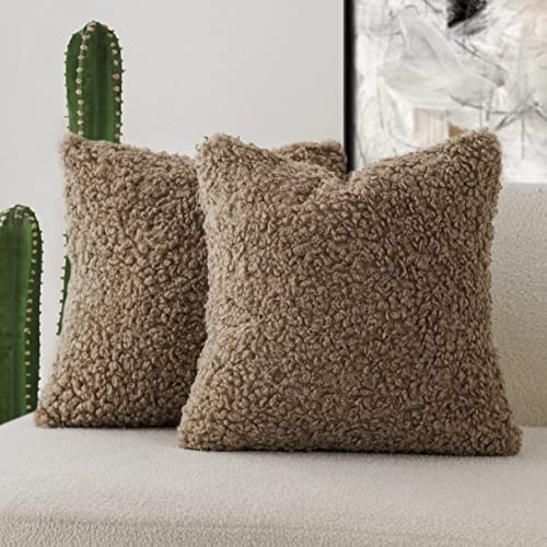 Foindtower 2 Pieces Teddy Faux Fur Throw Pillow Cover Decorative Sherpa Pillow Fuzzy Sheepskin Accent Cushion Case Soft Fleece Pillowcases for Bed Couch Living Room 18x18 Inch Khaki