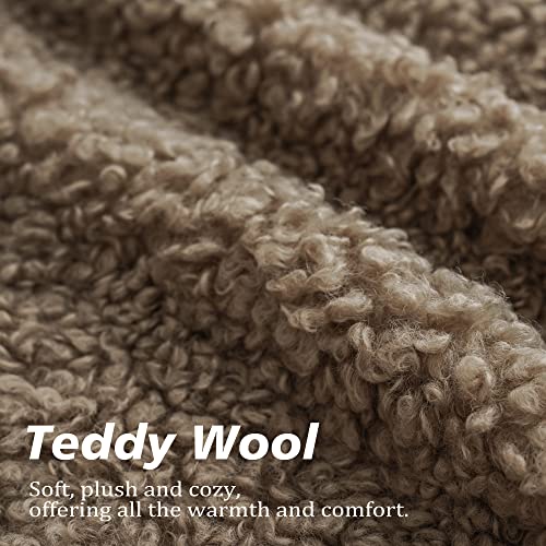 Foindtower 2 Pieces Teddy Faux Fur Throw Pillow Cover Decorative Sherpa Pillow Fuzzy Sheepskin Accent Cushion Case Soft Fleece Pillowcases for Bed Couch Living Room 18x18 Inch Khaki