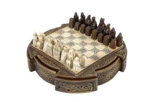 Compact Isle of Lewis Celtic Chess Set - 9