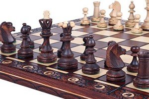 Elegant Wooden Chess Set with Board and Pieces