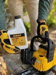 DEWALT Eco-Friendly Chainsaw Oil - 16 oz
