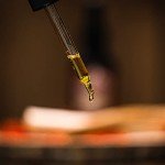 Pre-Shave Oil For Men – Made in Canada - With Sandalwood Essential Oil, Jojoba Oil and Argan Oil - Seven Oil Blend for a Smooth Shave by Rocky Mountain Barber Company – 1 fl oz