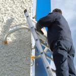 Adjustable Corner Ladder Stabilizer with Surface Protection