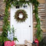 22-Inch Christmas Wreath with Pinecones and Bells